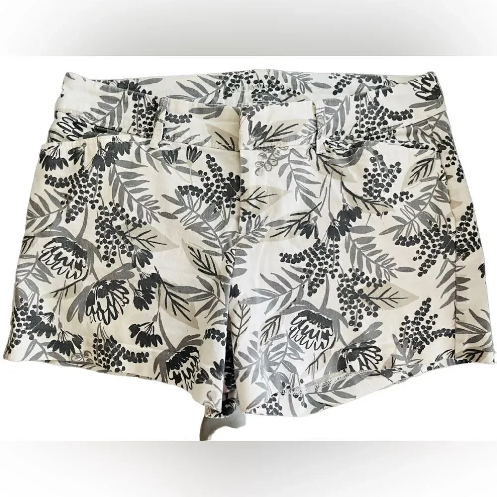 Old Navy Pixie leaf pattern shorts size 2.